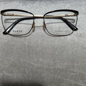 Black Gucci glasses with case. Never been worn!